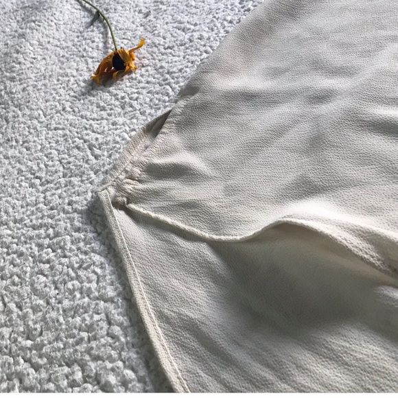 Gibson Sleeveless Cream Blouse SALE - Picture 3 of 3